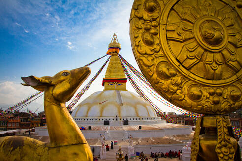 Goldene Hirschstatue der Boudhanath-Stupa, UNESCO-Weltkulturerbe, Kathmandu, Nepal, Asien - RHPLF03384