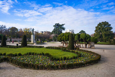 Gepflegte Gärten im Retiro-Park, Madrid, Spanien, Europa - RHPLF03408
