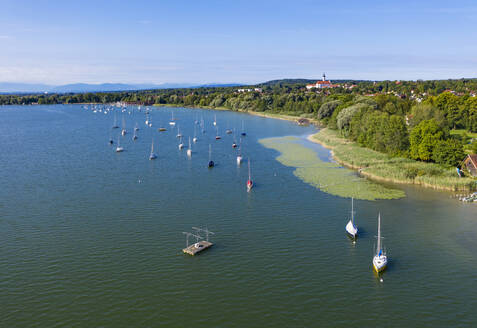 Luftaufnahme von Booten im Ammersee in Oberbayern, Deutschland - SIEF08891