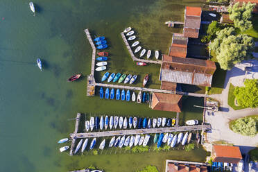 Luftaufnahme des Hafens am Ammersee in Oberbayern, Deutschland - SIEF08898