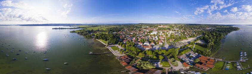 Panoramablick auf den Ammersee und den Hafen in Oberbayern, Deutschland - SIEF08899