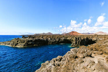 Landschaft der Klippen von Los Hervideros, Lanzarote, Kanarische Inseln, Spanien - KIJF02628