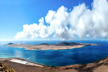 Blick auf die Insel La Graciosa von Lanzarote, Kanarische Inseln, Spanien - KIJF02630