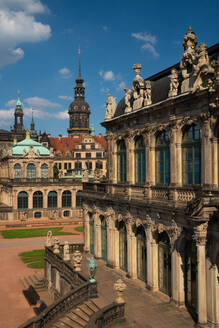 Innenhof des Zwingers, der nach den Bombenangriffen des 2. Weltkriegs vollständig wiederaufgebaut wurde, Dresden, Sachsen, Deutschland, Europa - RHPLF03421