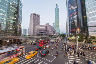 Traffic in front of Taipei 101 at a busy downtown intersection in the Xinyi district, Taipei, Taiwan, Asia - RHPLF03427