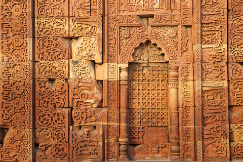 Quqqat-UL-islam-Moschee, Qutub Minar, UNESCO-Weltkulturerbe, Delhi, Indien, Asien - RHPLF03438