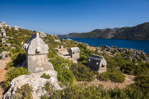 Lykischer Sarkophag, Versunkene Stadt von Kekova, Provinz Antalya, Lykien, Anatolien, Mittelmeer, Türkei, Kleinasien, Eurasien - RHPLF03490