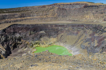 Blick auf den Vulkankrater und den bunten Kratersee des Vulkans Santa Ana in Santa Ana, El Salvador, Mittelamerika - RHPLF03620