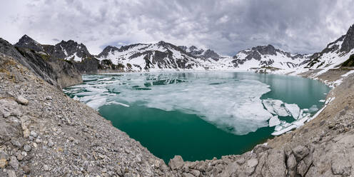 Eisschollen auf dem Lüner See, Österreich - STSF02190