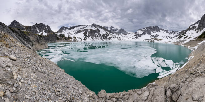 Eisschollen auf dem Lüner See, Österreich - STSF02190