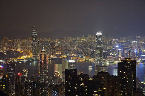 Nachtansicht des Zentrums von Hongkong und des Victoria Harbour vom Victoria Peak, mit Blick auf Kowloon im Hintergrund, Hongkong, China, Asien, lizenzfreies Stockfoto