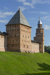 Kremlmauer mit Türmen, UNESCO-Weltkulturerbe, Welikij Nowgorod, Gebiet Nowgorod, Russland, Europa - RHPLF03639