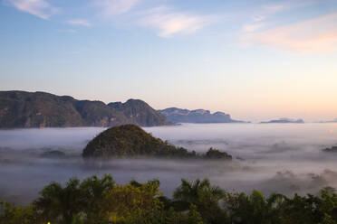 Blick auf das Vinales-Tal, UNESCO-Welterbe, Vinales, Provinz Pinar del Rio, Kuba, Westindien, Karibik, Mittelamerika - RHPLF03674