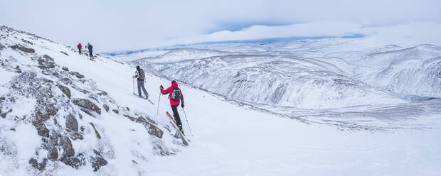 Skitouren im Skigebiet CairnGorm Mountain, Aviemore, Cairngorms National Park, Schottland, Vereinigtes Königreich, Europa - RHPLF03686