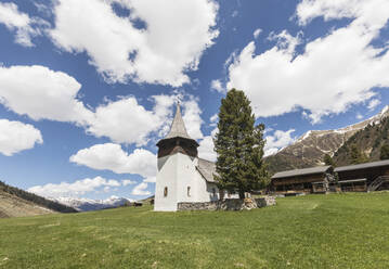 Alte Kirche des Alpendorfs Davos, Sertigtal, Kanton Graubünden, Schweiz, Europa - RHPLF03731