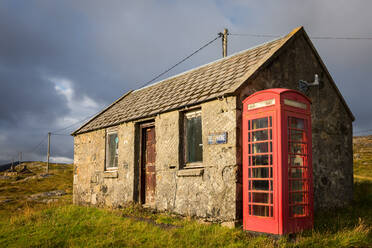 Telefonzelle, Isle of Harris, Äußere Hebriden, Schottland, Vereinigtes Königreich, Europa - RHPLF03742