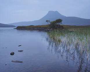 Stac Pollaidh from Loch Lurgainn, Sutherland, Highlands, Scotland, United Kingdom, Europe - RHPLF03794