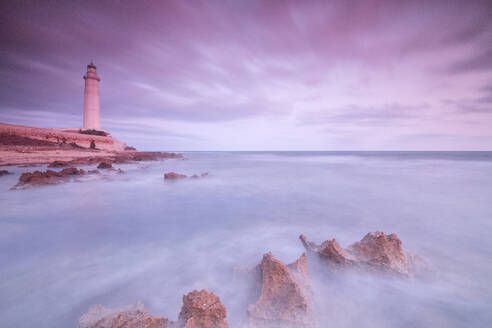 Leuchtturm bei Sonnenuntergang, Capo Granitola, Campobello di Mazara, Provinz Trapani, Sizilien, Italien, Mittelmeer, Europa - RHPLF03857