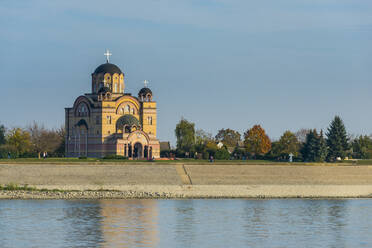 Die orthodoxe christliche Kirche in Apatin an der Donau, Provinz Vojvodina, Serbien, Europa - RHPLF03872