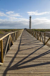 Uferpromenade zum Faro de Morro Jable auf der Vulkaninsel Fuerteventura, Kanarische Inseln, Spanien, Atlantik, Europa - RHPLF03915