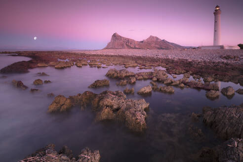 Leuchtturm bei Sonnenuntergang, San Vito Lo Capo, Provinz Trapani, Sizilien, Italien, Mittelmeer, Europa - RHPLF03997