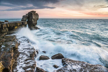 Pulpit Rock, Portland Bill, Isle of Portland, Jurassic Coast, UNESCO-Weltkulturerbe, Dorset, England, Vereinigtes Königreich, Europa - RHPLF04037