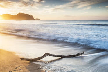 Playa Buena Vista Strand bei Sonnenaufgang, Provinz Guanacaste, Costa Rica, Mittelamerika - RHPLF04041