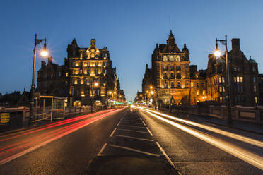 Traffic on the North Bridge, Edinburgh, Scotland, United Kingdom, Europe - RHPLF04063