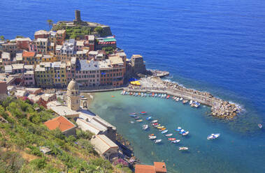 Das bunte Fischerdorf Vernazza, Cinque Terre, UNESCO-Weltkulturerbe, Ligurien, Italien, Europa - RHPLF04086