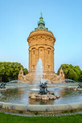 Mannheimer Wasserturm, 60 Meter hoher Wasserturm, erbaut 1886 bis 1889 am Friedrichsplatz, Mannheim, Baden-Württemberg, Deutschland, Europa - RHPLF04143