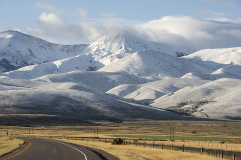 Bitterfoot Range, mit dem ersten Schnee des Winters, Südwest-Montana, Vereinigte Staaten von Amerika, Nordamerika - RHPLF04167