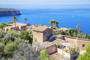 Blick auf das Dorf Lluc Alcari bei Deia, Mallorca (Mallorca), Balearen, Spanien, Mittelmeer, Europa - RHPLF04228