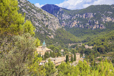 Blick auf das Dorf Valldemossa, Valldemossa, Mallorca (Mallorca), Balearische Inseln, Spanien, Europa - RHPLF04229