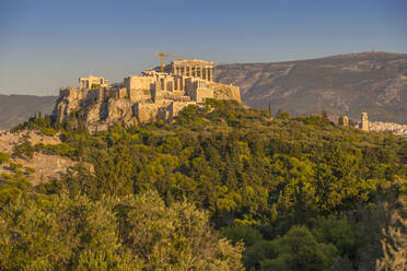 Blick auf die Akropolis, UNESCO-Weltkulturerbe, am späten Nachmittag vom Filopappou-Hügel, Athen, Griechenland, Europa - RHPLF04272