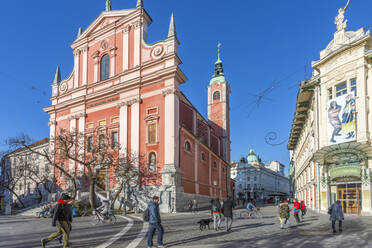 Verschnörkelte Fassade der Franziskanerkirche Mariä Verkündigung auf dem Presernov-Platz, Ljubljana, Slowenien, Europa - RHPLF04277