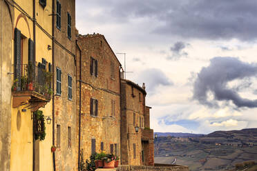 Typische Häuser von Pienza, Val d'Orcia, Provinz Siena, Toskana, Italien, Europa - RHPLF04354