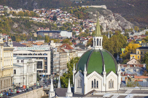 Ansicht der Bascarsija (Altstadt), am Ufer des Flusses Miljacka, Sarajevo, Bosnien und Herzegowina, Europa - RHPLF04396