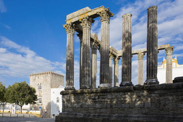 Der römische Tempel der Diana im Zentrum von Evora, UNESCOI-Weltkulturerbe, Evora, Portugal, Europa - RHPLF04445