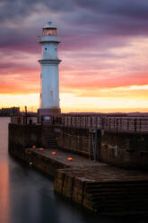 Newhaven Harbour bei Sonnenuntergang, Edinburgh, Schottland, Vereinigtes Königreich, Europa - RHPLF04473