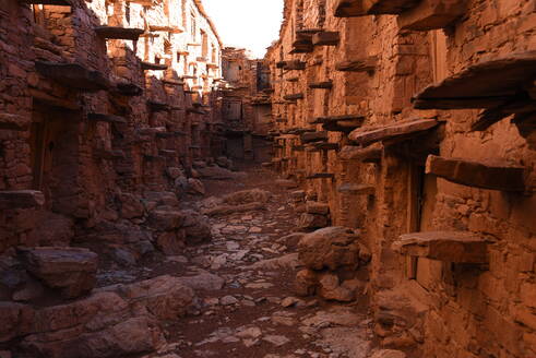 Hinter den Mauern des berberischen Getreidespeichers, Agadir Tashelhit, Anti-Atlas-Gebirge, Marokko, Nordafrika, Afrika - RHPLF04476