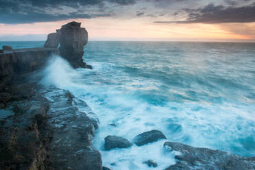 Pulpit Rock, Portland Bill, Isle of Portland, Jurassic Coast, UNESCO-Weltkulturerbe, Dorset, England, Vereinigtes Königreich, Europa - RHPLF04499