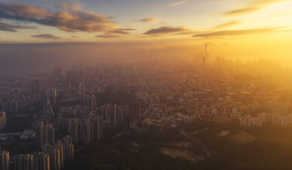 Blick auf Kowloon und Hongkong bei Sonnenuntergang vom Gipfel des Lion Rock, Hongkong, China, Asien - RHPLF04522