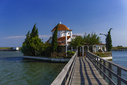 Griechisch-orthodoxe Kirche an der Lagune, Porto Lagos Dorf Wallfahrt von St. Nikolaus, metochi von Athos-Kloster in Vatopedi, Griechenland, Europa - RHPLF04527