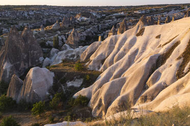 Aussicht auf die Felsformationen im Göreme-Nationalpark, Kappadokien - KNTF03105