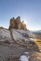 Landschaftliche Ansicht der Drei Zinnen gegen den klaren Himmel im Winter, Italien - WPEF01826