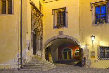 Altes Rathaus und Roter Herzfleck bei Nacht, Regensburg, Oberpfalz, Bayern, Deutschland - SIEF08919