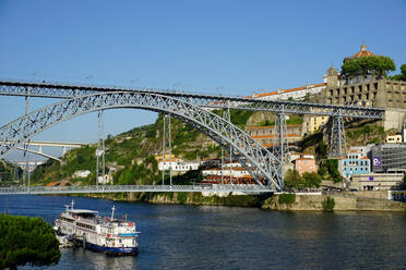 Ponte de Dom Luis I über den Fluss Douro, Porto (Oporto), Portugal, Europa - RHPLF04558