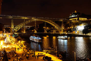 Ponte de Dom Luis I über den Fluss Douro bei Nacht, Porto (Oporto), Portugal, Europa - RHPLF04565