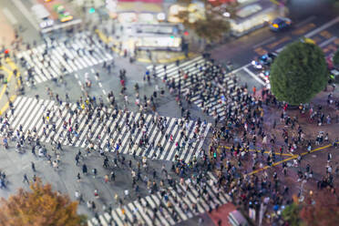 Shibuya Crossing, centre of Shibuya's fashionable shopping and entertainment district, Shibuya, Tokyo, Japan, Asia - RHPLF04588