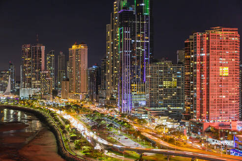 Skyline der Stadt bei Nacht, Panama-Stadt, Panama, Mittelamerika - RHPLF04616